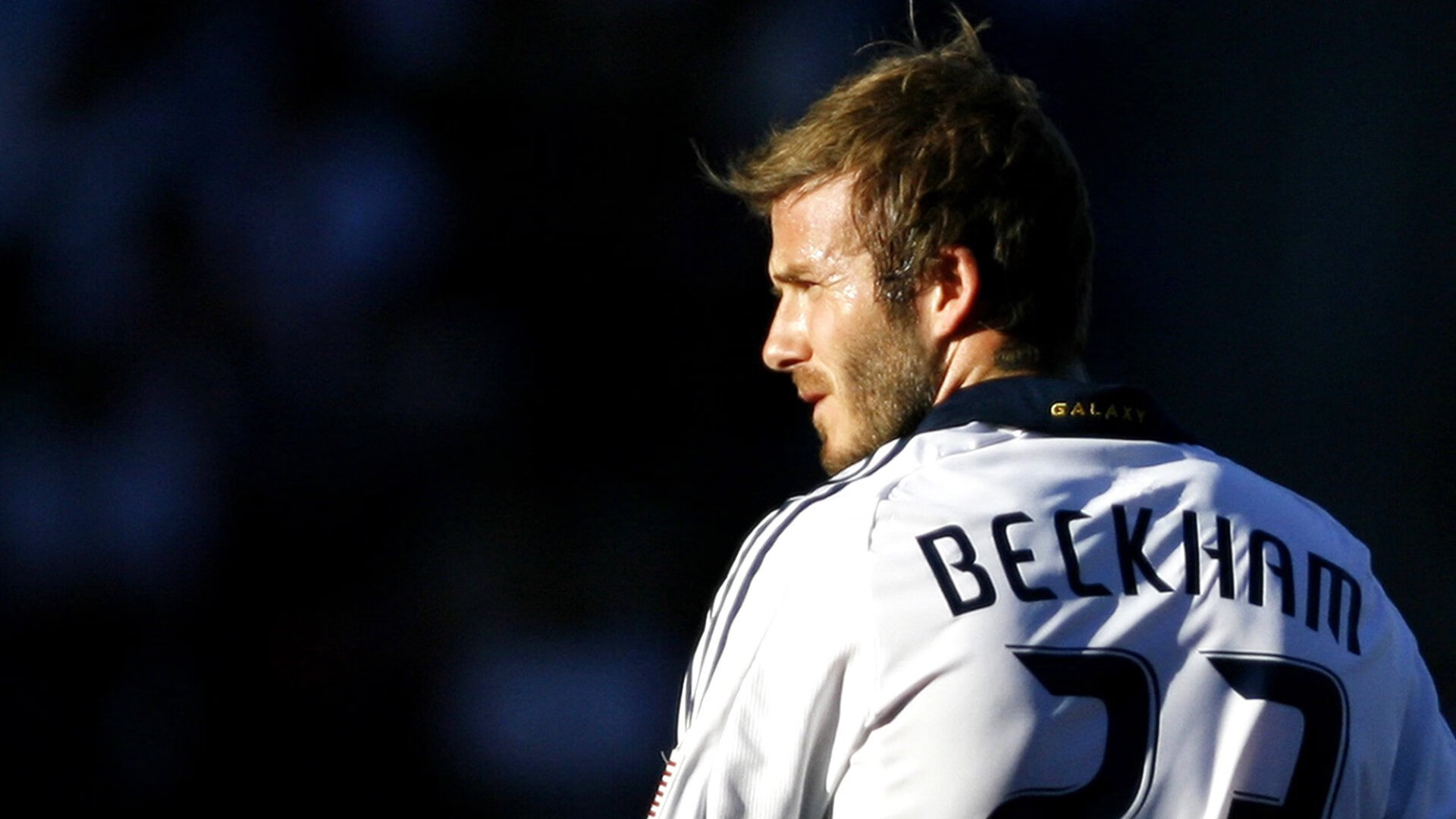 穆古鲁扎的网球巅峰对决与JackeyLove的电竞公牛激战，连败阴影下的胜负难料，巅峰对决与激战，阴影笼罩下的胜负悬念